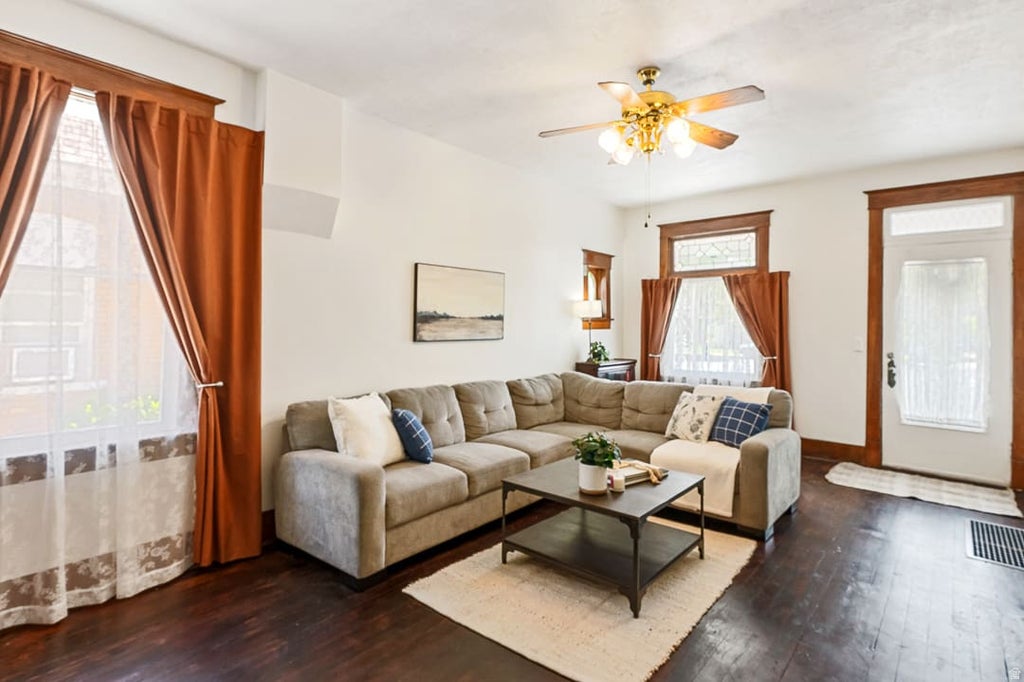 Photo of 821 S 700 E, Salt Lake City, UT 84102 (MLS # 2181937)