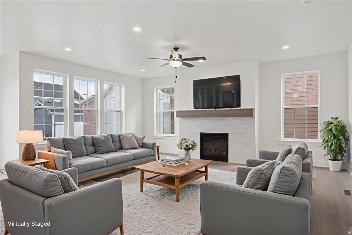 BEACON POINTE - Residential