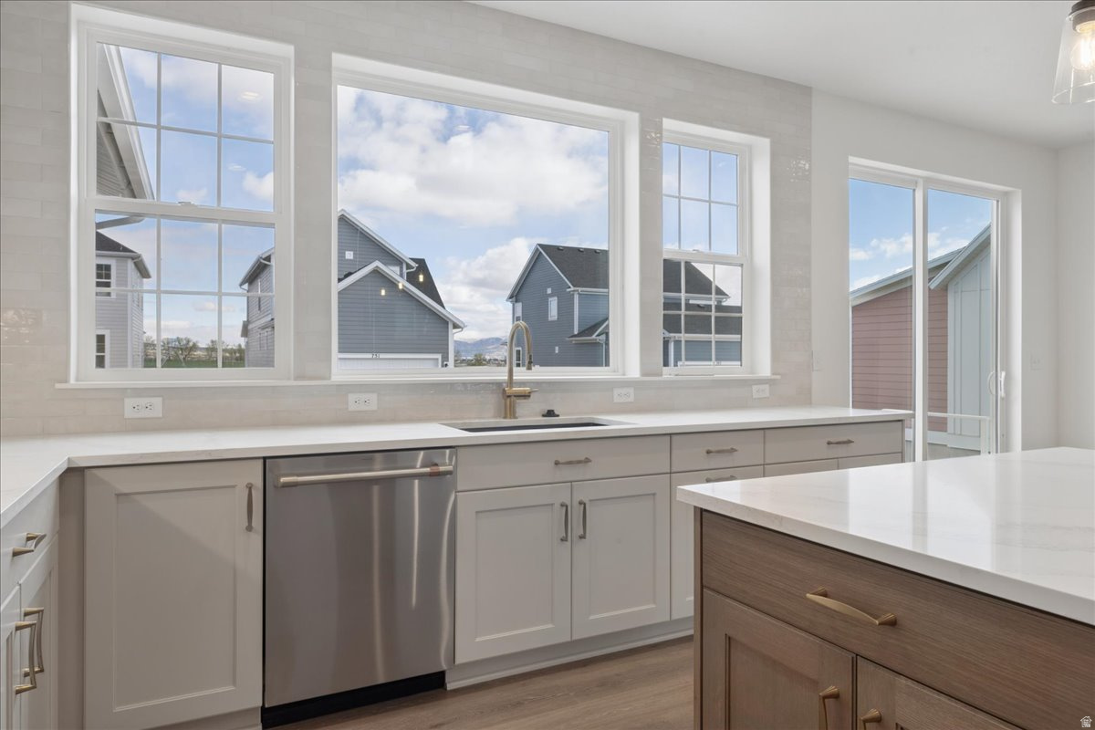 BEACON POINTE - Residential