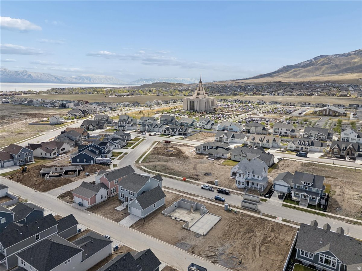 BEACON POINTE - Residential