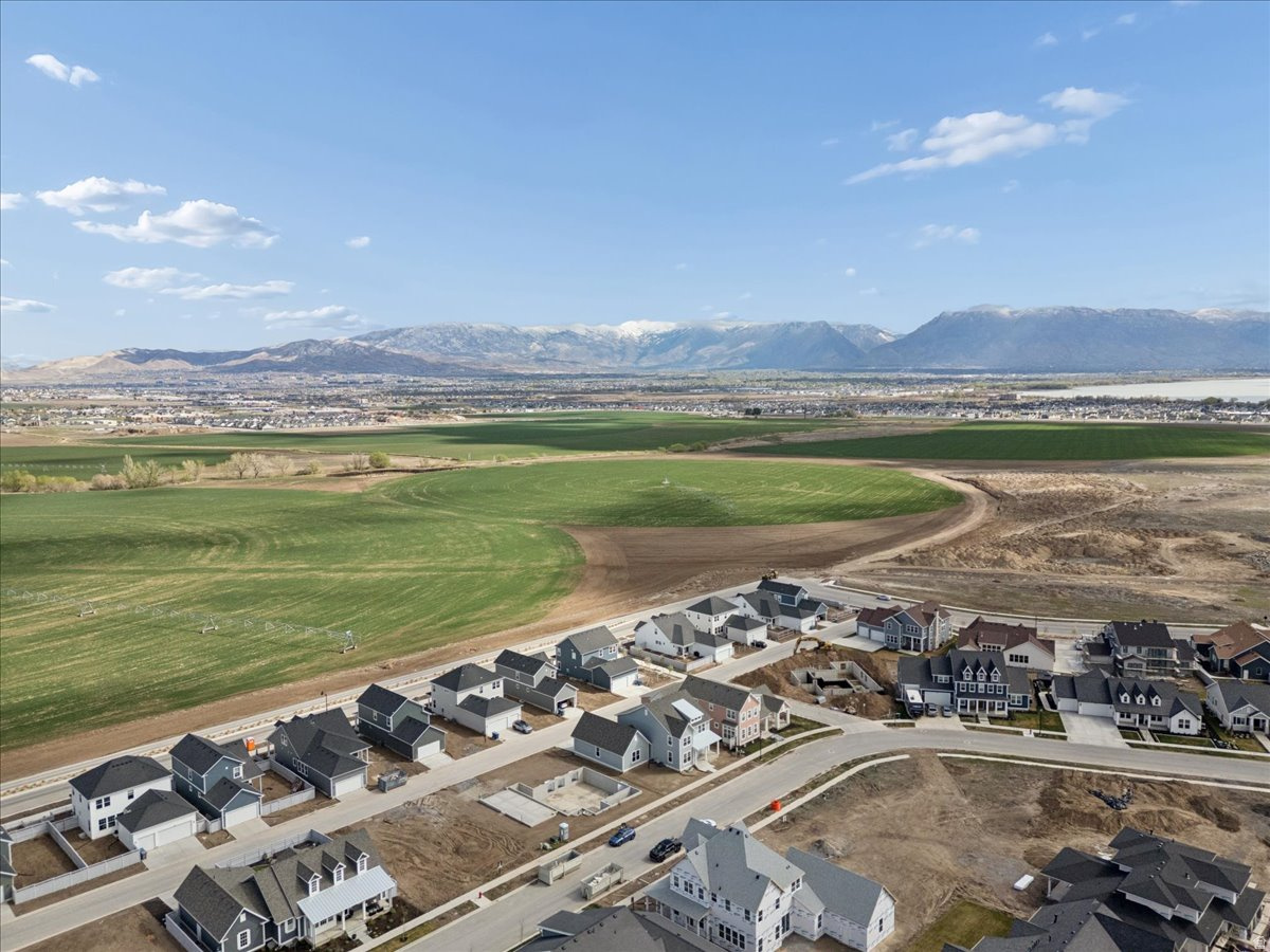 BEACON POINTE - Residential