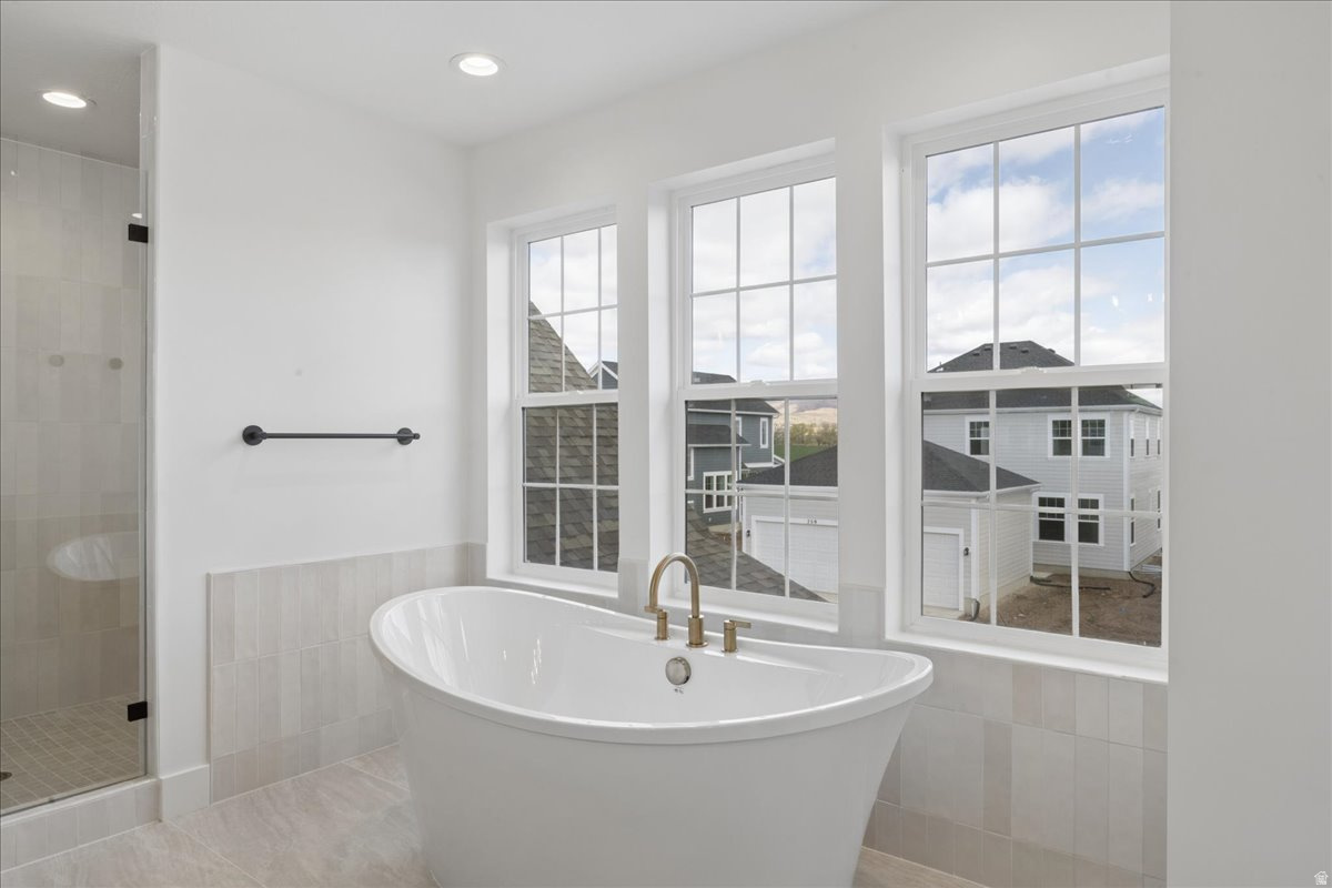 BEACON POINTE - Residential