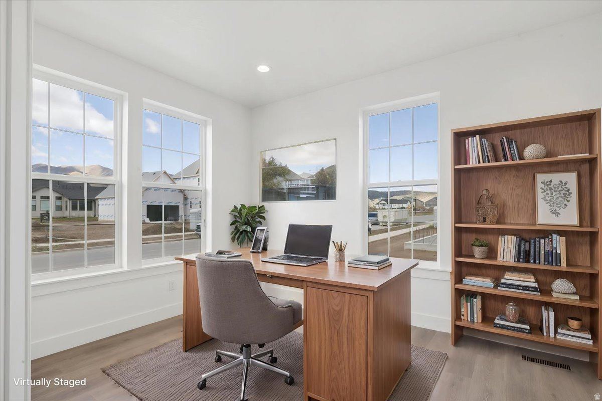 BEACON POINTE - Residential