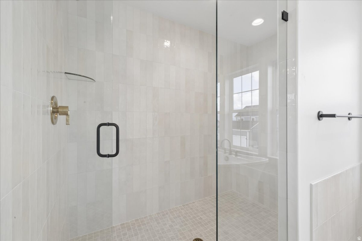 BEACON POINTE - Residential