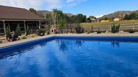 Tiny photo for 560 S 8600 E, Huntsville, UT 84317 (MLS # 2124940)