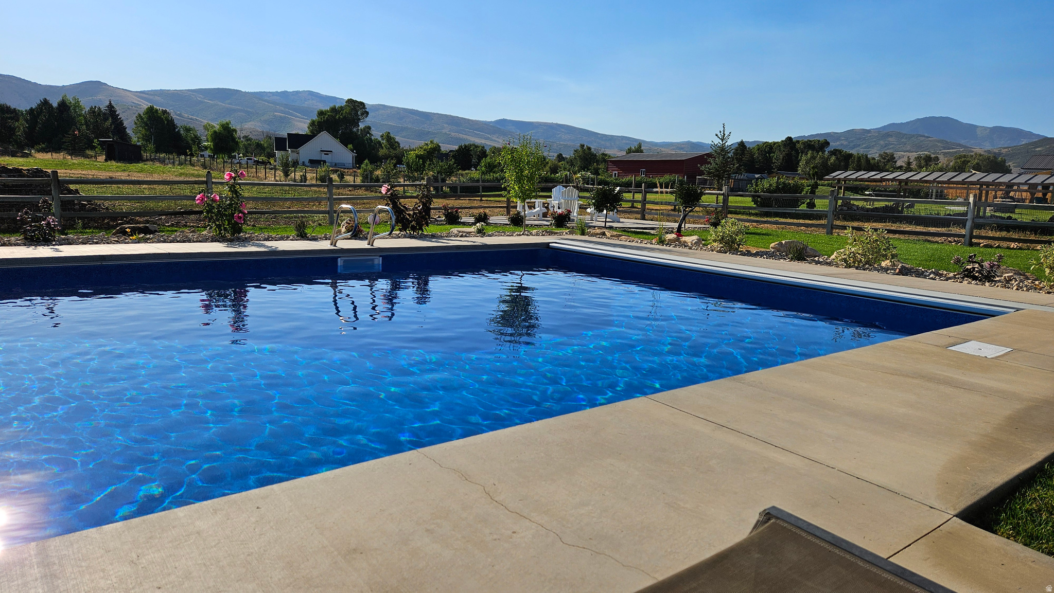 EAST LAKE MEADOWS SU - Residential