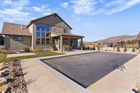 Tiny photo for 560 S 8600 E, Huntsville, UT 84317 (MLS # 2124940)