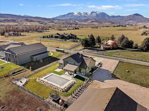 Tiny photo for 560 S 8600 E, Huntsville, UT 84317 (MLS # 2124940)