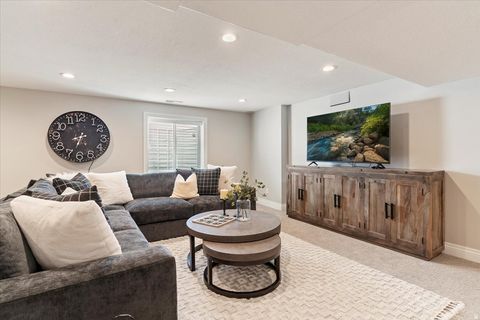 Tiny photo for 560 S 8600 E, Huntsville, UT 84317 (MLS # 2124940)