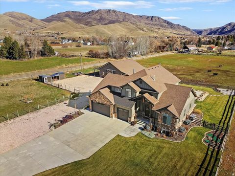 Tiny photo for 560 S 8600 E, Huntsville, UT 84317 (MLS # 2124940)