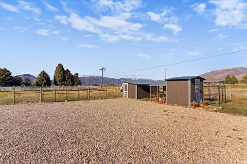 Tiny photo for 560 S 8600 E, Huntsville, UT 84317 (MLS # 2124940)