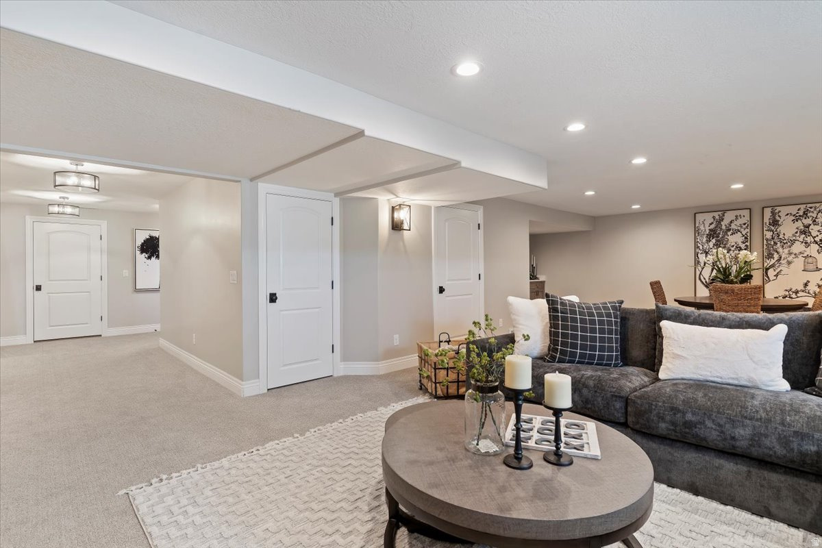 EAST LAKE MEADOWS SU - Residential