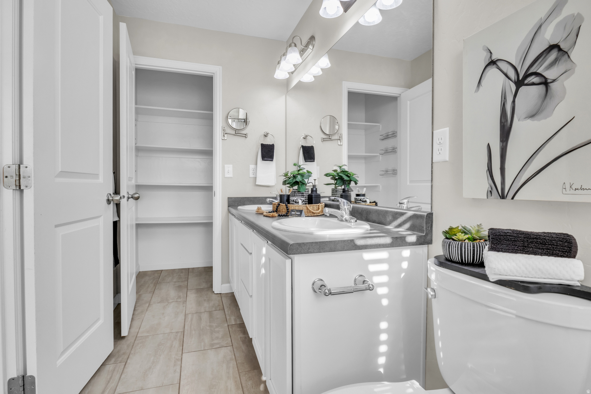 CRESTHAVEN VILLAGE TOWNHOMES - Residential