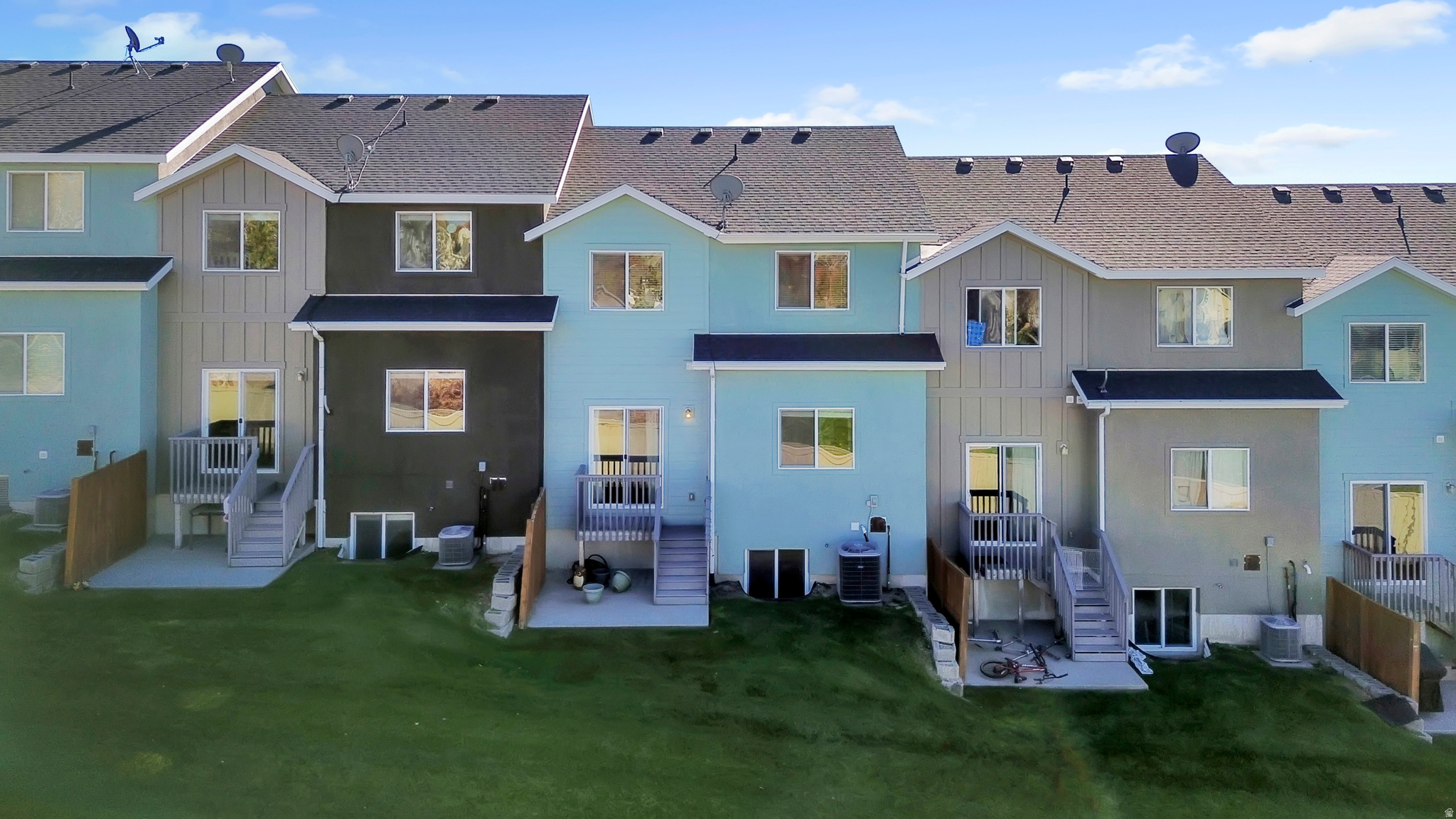 CRESTHAVEN VILLAGE TOWNHOMES - Residential