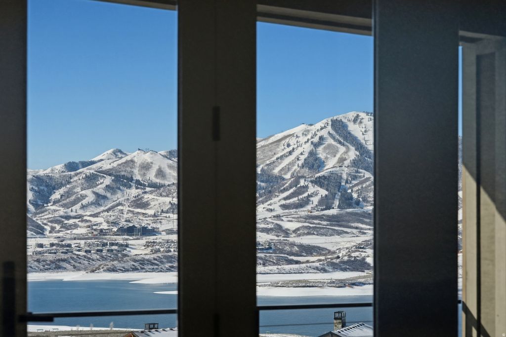 Photo of 11742 N SHORELINE DR, Hideout, UT 84036 (MLS # 2139133)