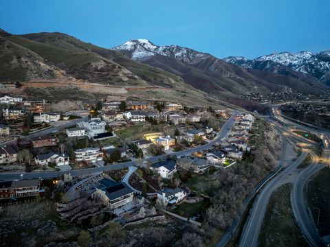 Tiny photo for 2457 S SCENIC DR, Salt Lake City, UT 84109 (MLS # 2152202)