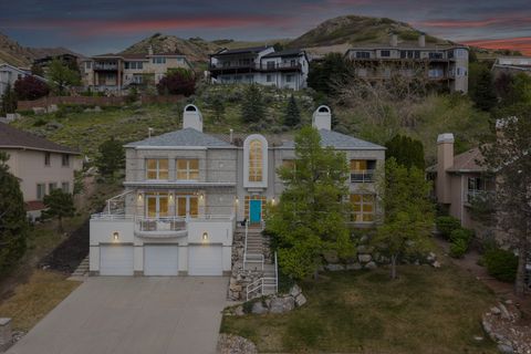 Tiny photo for 2457 S SCENIC DR, Salt Lake City, UT 84109 (MLS # 2152202)