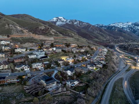 Tiny photo for 2457 S SCENIC DR, Salt Lake City, UT 84109 (MLS # 2152202)