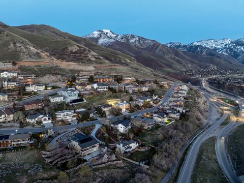 Tiny photo for 2457 S SCENIC DR, Salt Lake City, UT 84109 (MLS # 2152202)