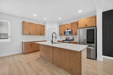 Tiny photo for 418 S WOOD STREAM RD, American Fork, UT 84003 (MLS # 2124098)