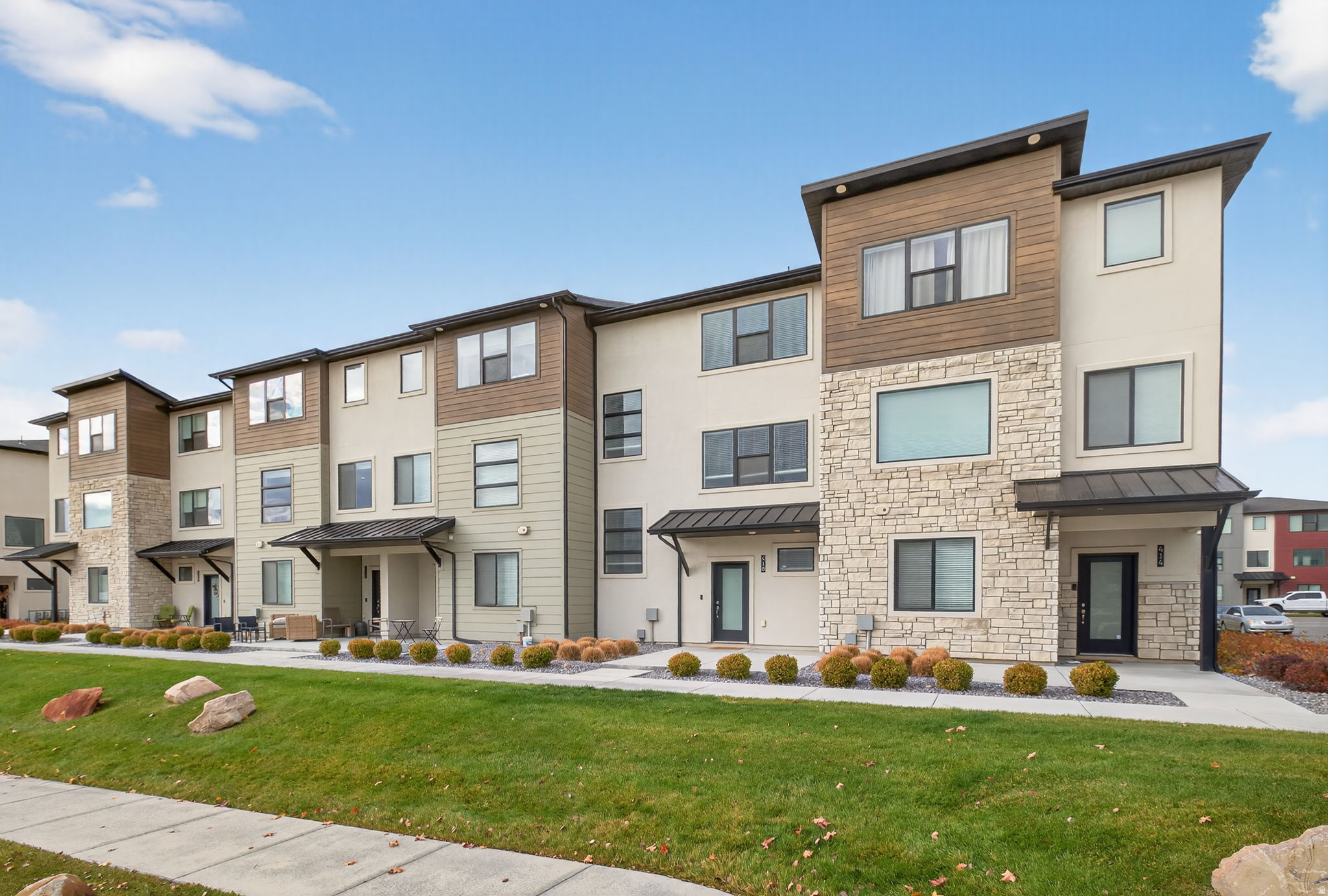 LAKESHORE LANDING - Residential