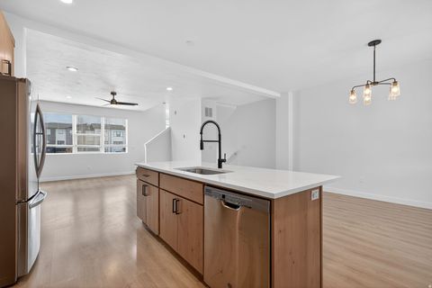 Tiny photo for 418 S WOOD STREAM RD, American Fork, UT 84003 (MLS # 2124098)