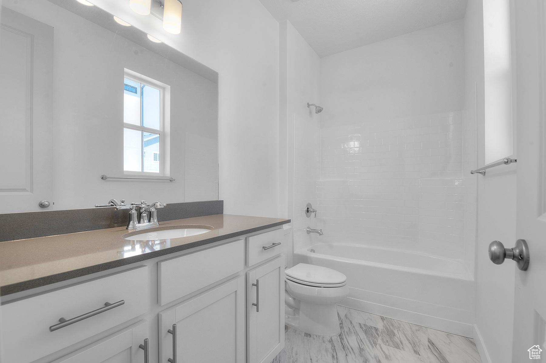 BROADVIEW SHORES COTTAGES 803 - Residential