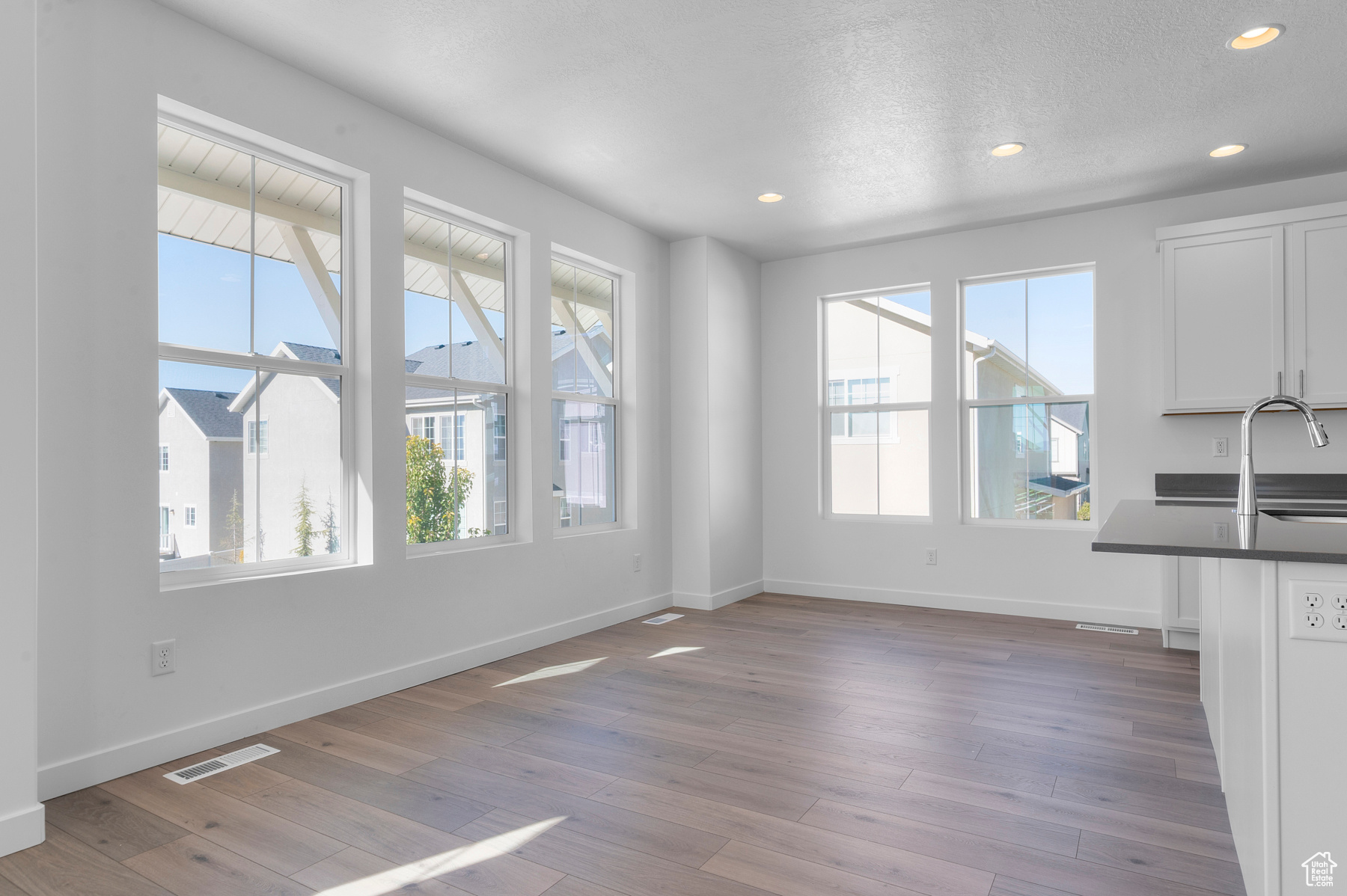 BROADVIEW SHORES COTTAGES 803 - Residential