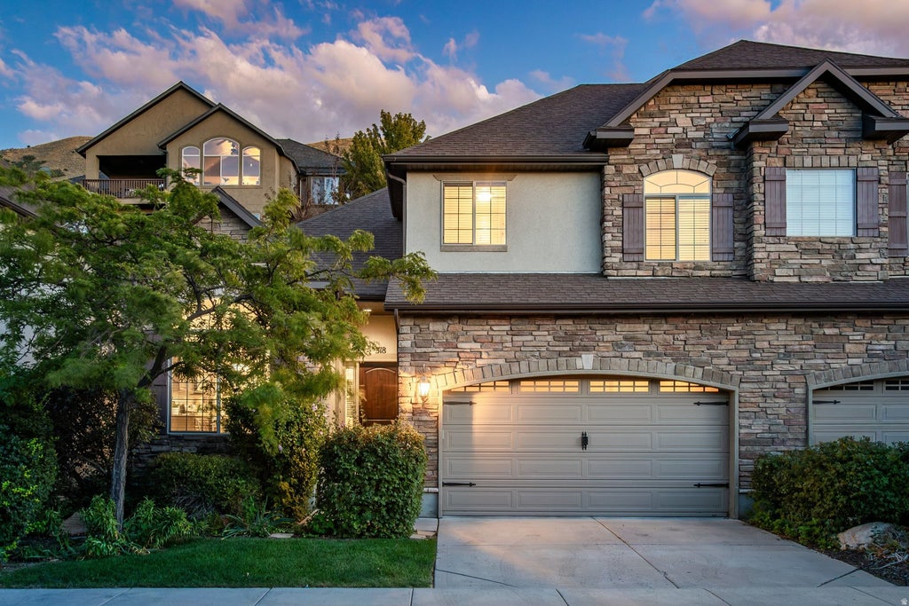 Photo of 318 E NECHATEL DR, Draper, UT 84020 (MLS # 2186324)