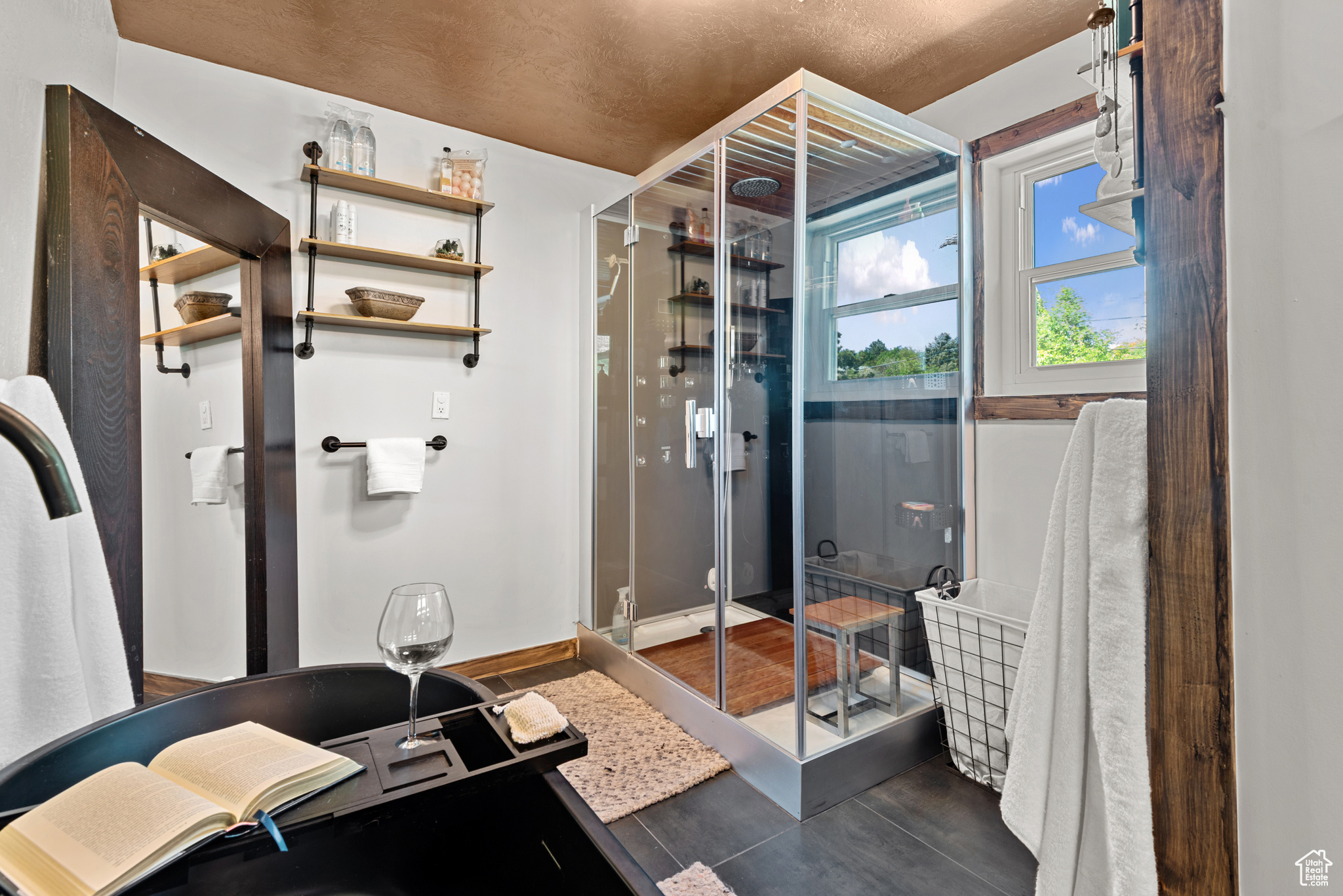 Sandy, Utah 84092, United States, 7 Bedrooms Bedrooms, ,4 BathroomsBathrooms,Residential,Active,120098