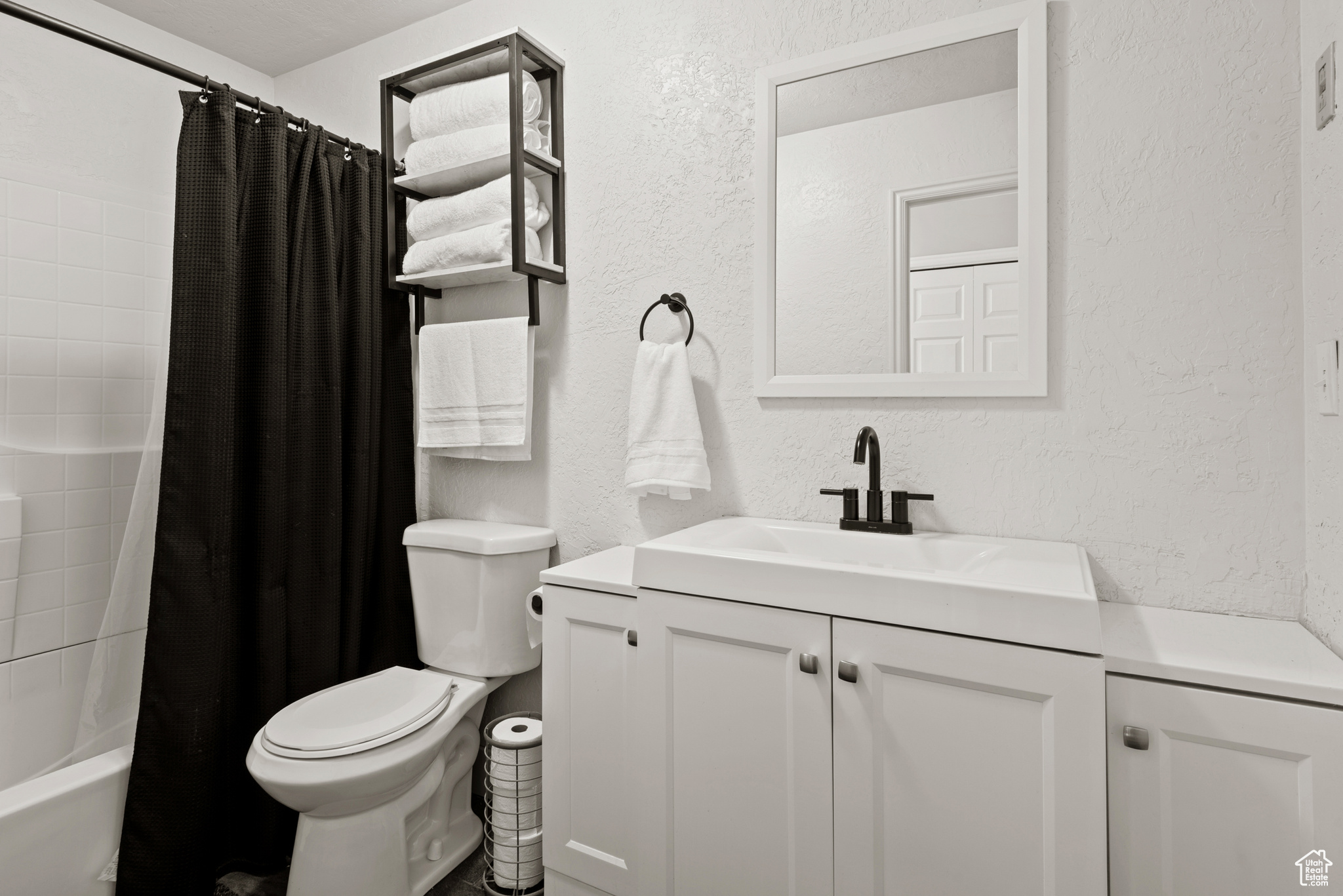 Sandy, Utah 84092, United States, 7 Bedrooms Bedrooms, ,4 BathroomsBathrooms,Residential,Active,120098