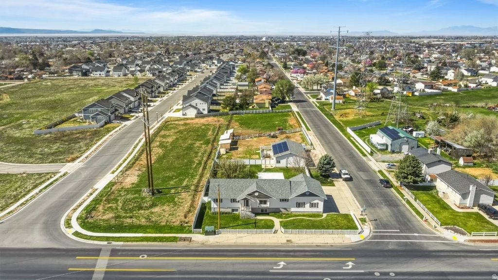 Photo of 1055 S 1000 W, Clearfield, UT 84015 (MLS # 2145066)