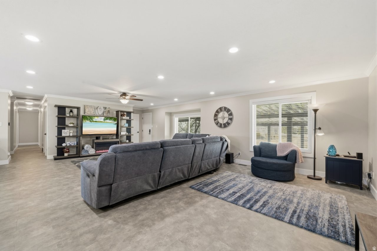 MEADOW PARK #10 - Residential