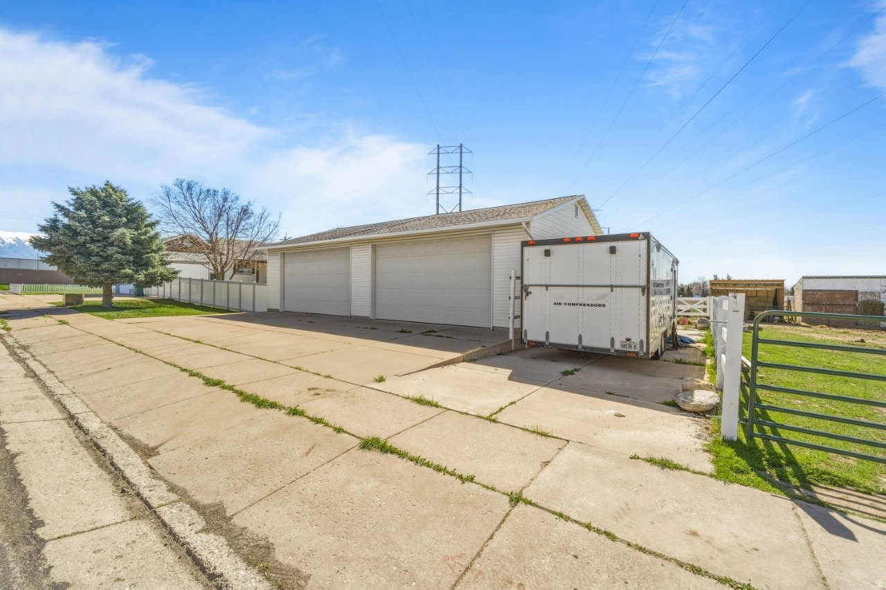 MEADOW PARK #10 - Residential