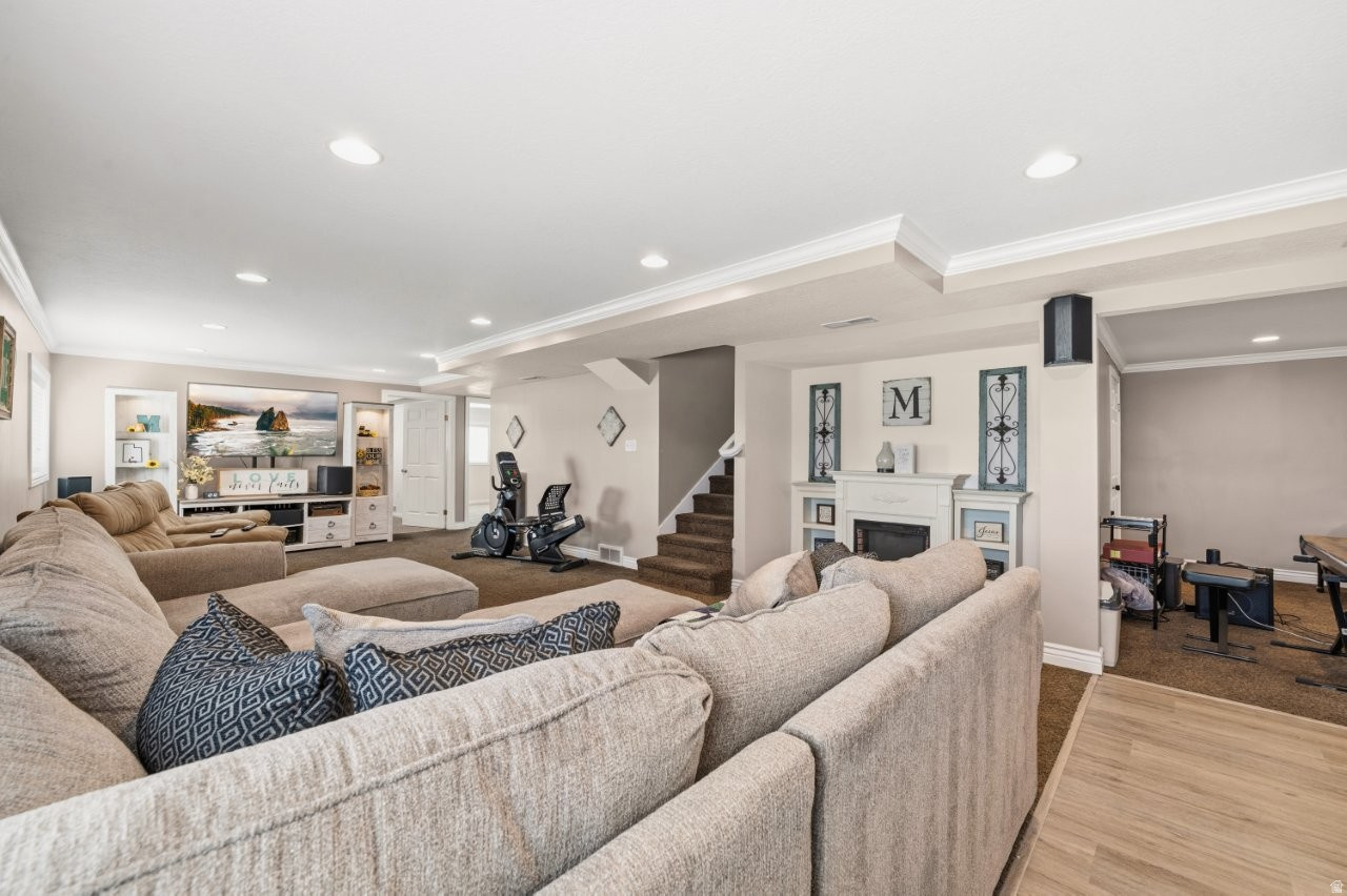 MEADOW PARK #10 - Residential