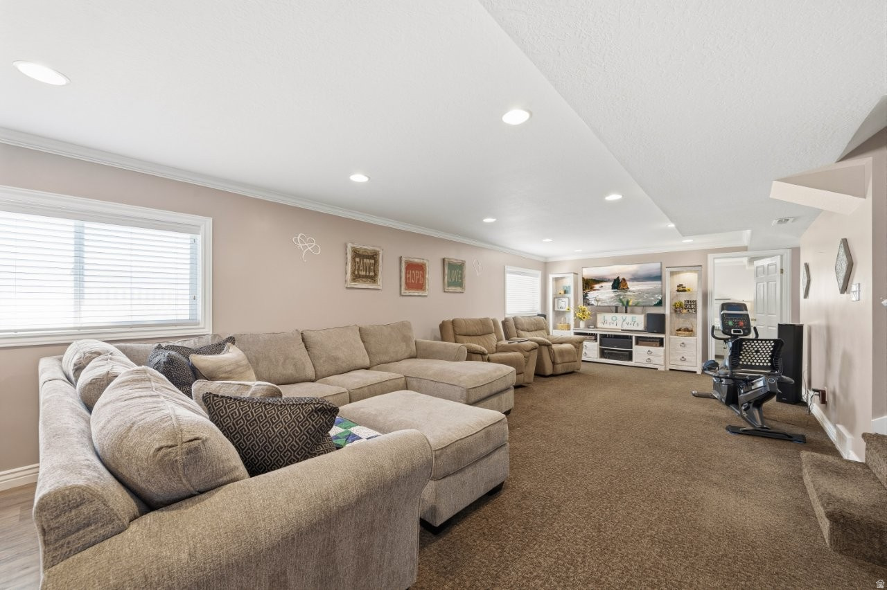 MEADOW PARK #10 - Residential