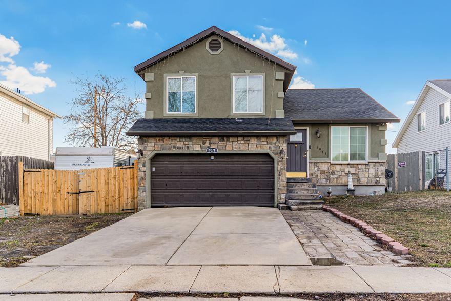 Located near Jordan Park trails, Glendale Regional Park, soccer fields, and schools, this 4-bedroom, 3-bath home offers a spacious and functional layout. Enjoy a fully fenced yard and a large covered outdoor patio; perfect for entertaining. Come take a look before it's gone!
