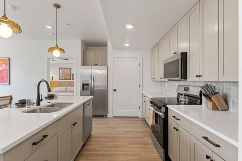 Tiny photo for 226 N CLIFF SIDE DR #L301, Hurricane, UT 84737 (MLS # 2126975)