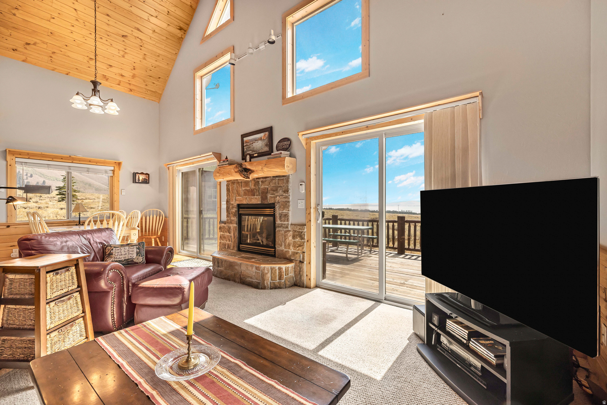 YELLOWSTONE ACRES - Residential