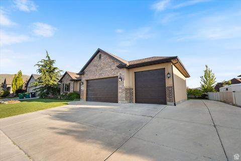 Photo of 977 W WHITE WULFF DR, Bluffdale, UT 84065 (MLS # 2090674)