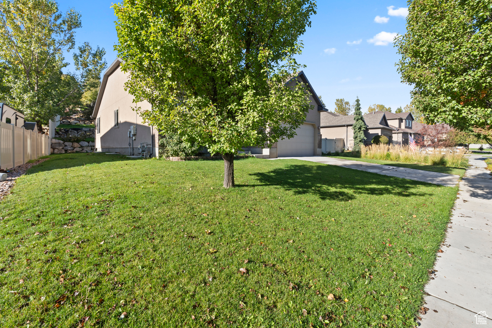 SILVER LAKE - Residential