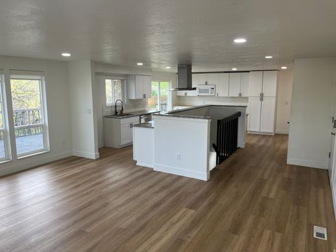 Tiny photo for 5720 S OAKWOOD DR, South Ogden, UT 84405 (MLS # 2168383)