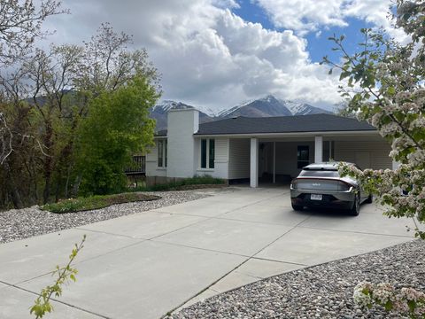 Photo of 5720 S OAKWOOD DR, South Ogden, UT 84405 (MLS # 2168383)