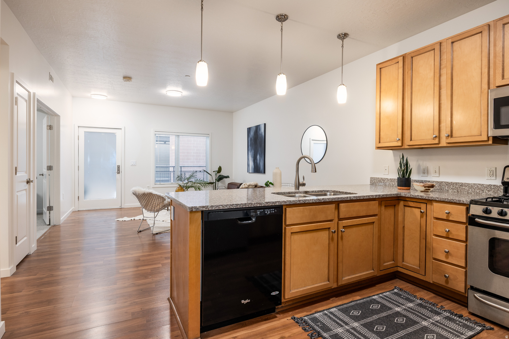 CENTRAL POINTE - Residential