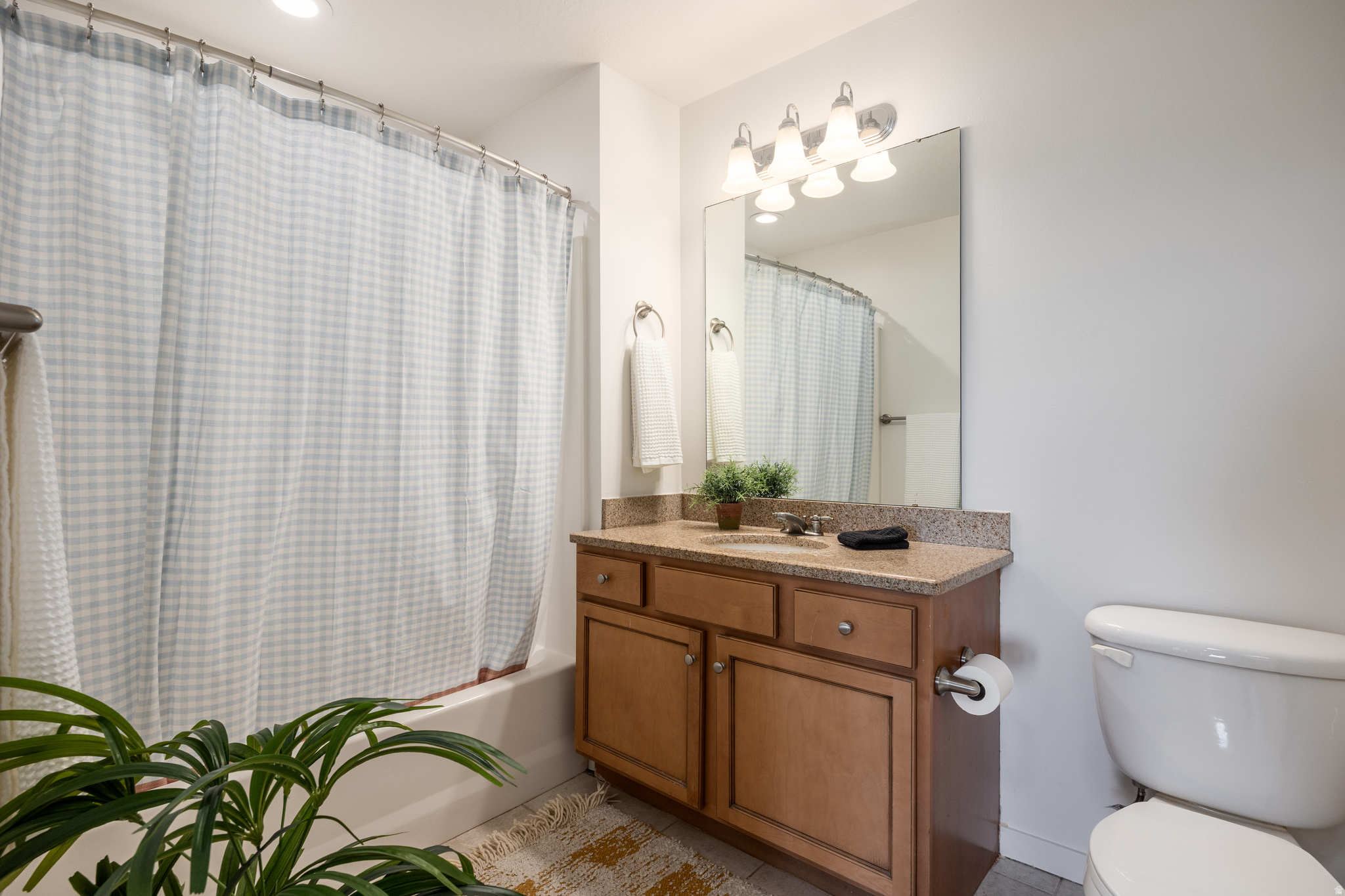 CENTRAL POINTE - Residential