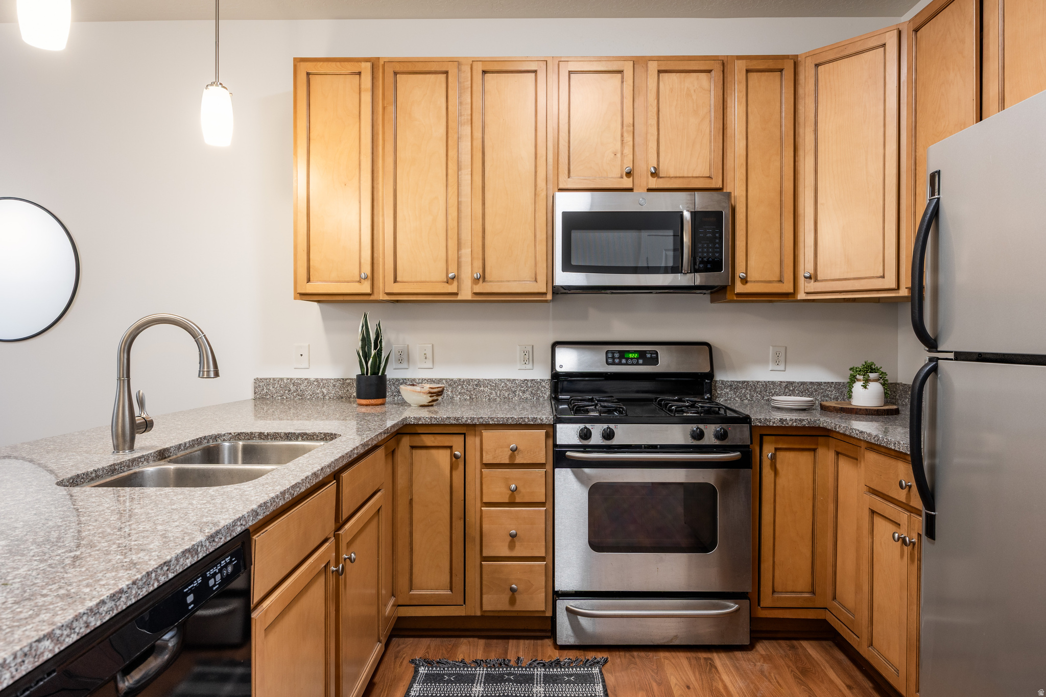 CENTRAL POINTE - Residential