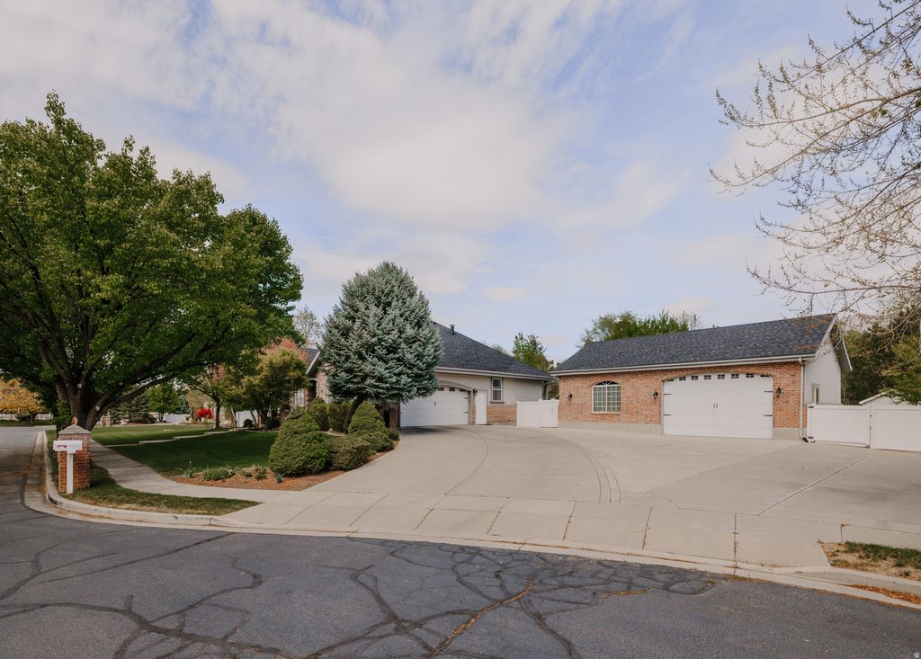Photo of 4848 W SAMPSON CT, Highland, UT 84003 (MLS # 2156361)