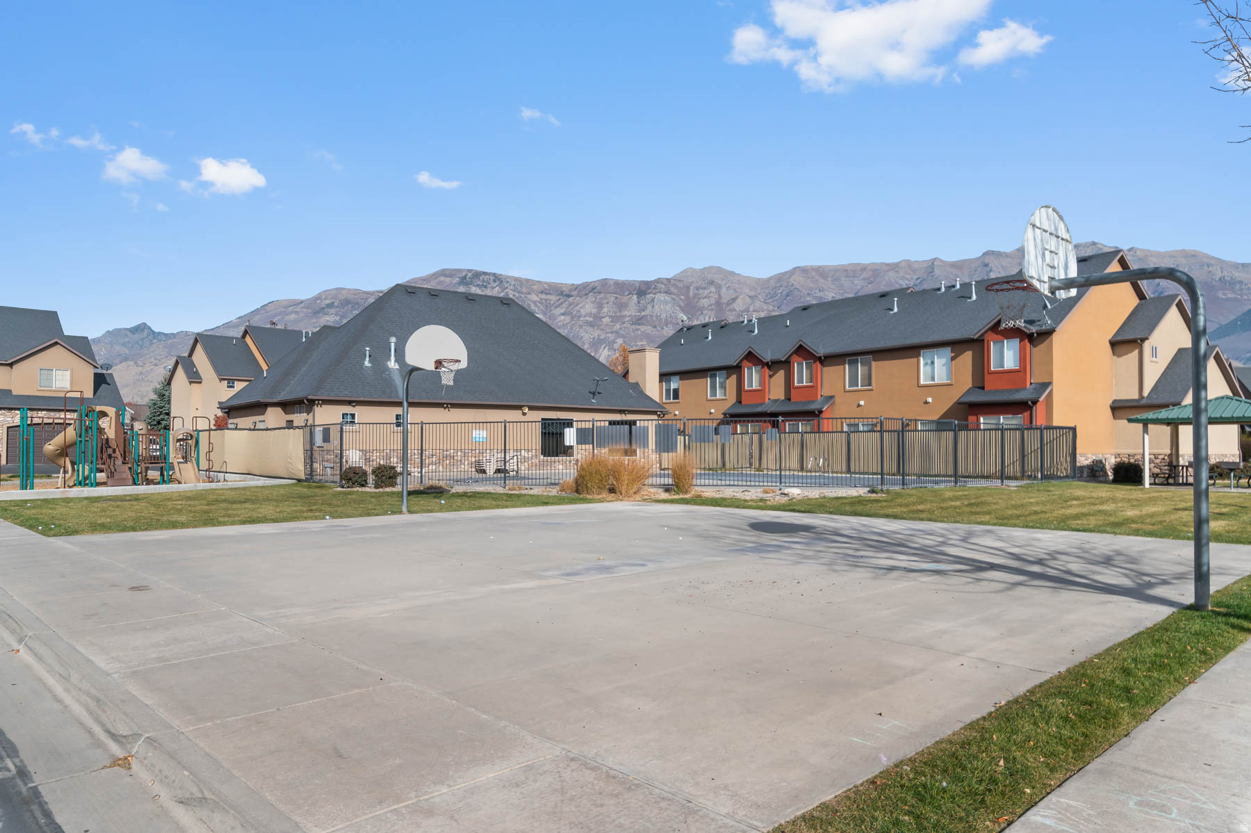 MAPLEWOOD GROVE - Residential