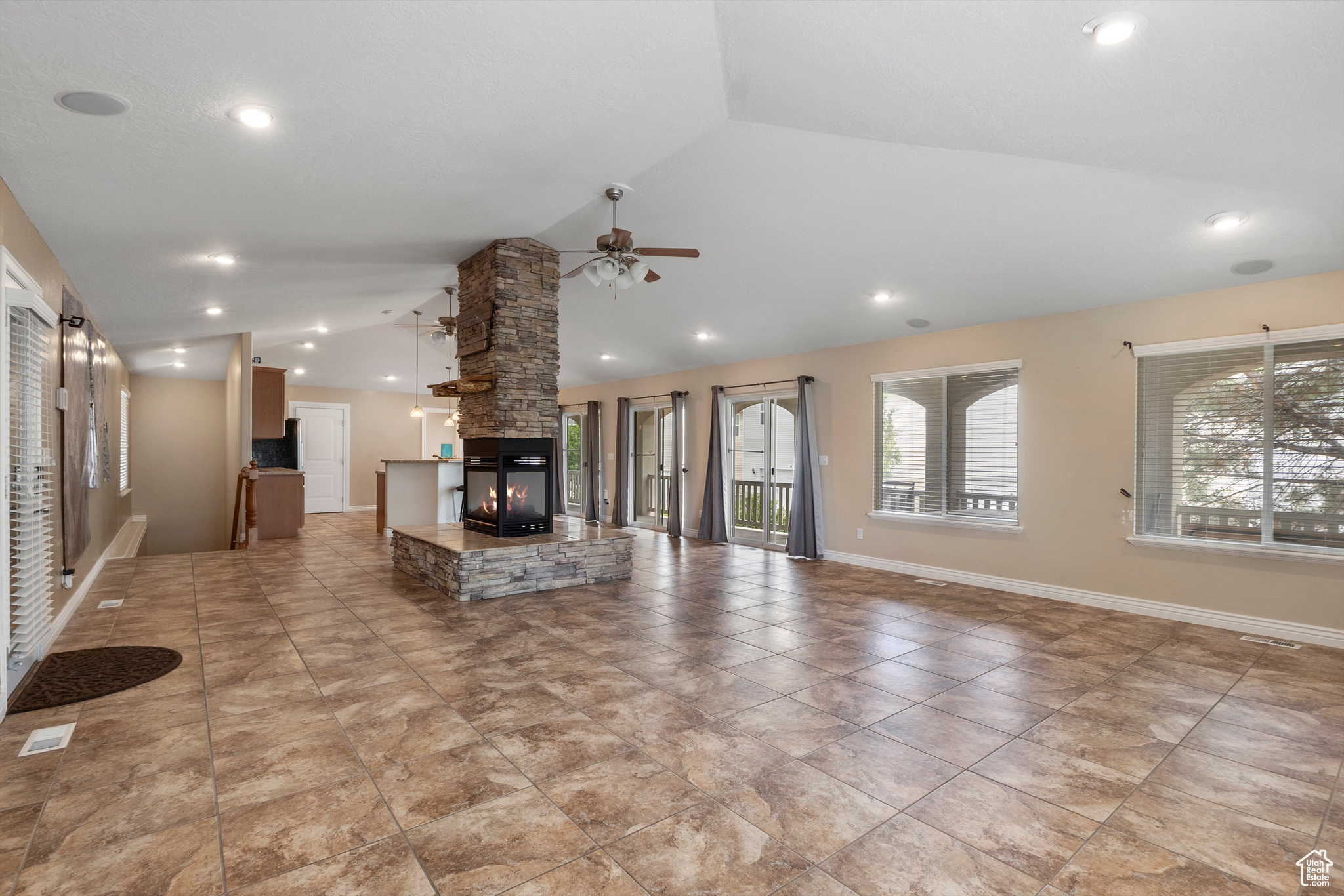 COLONIAL PARK - Residential