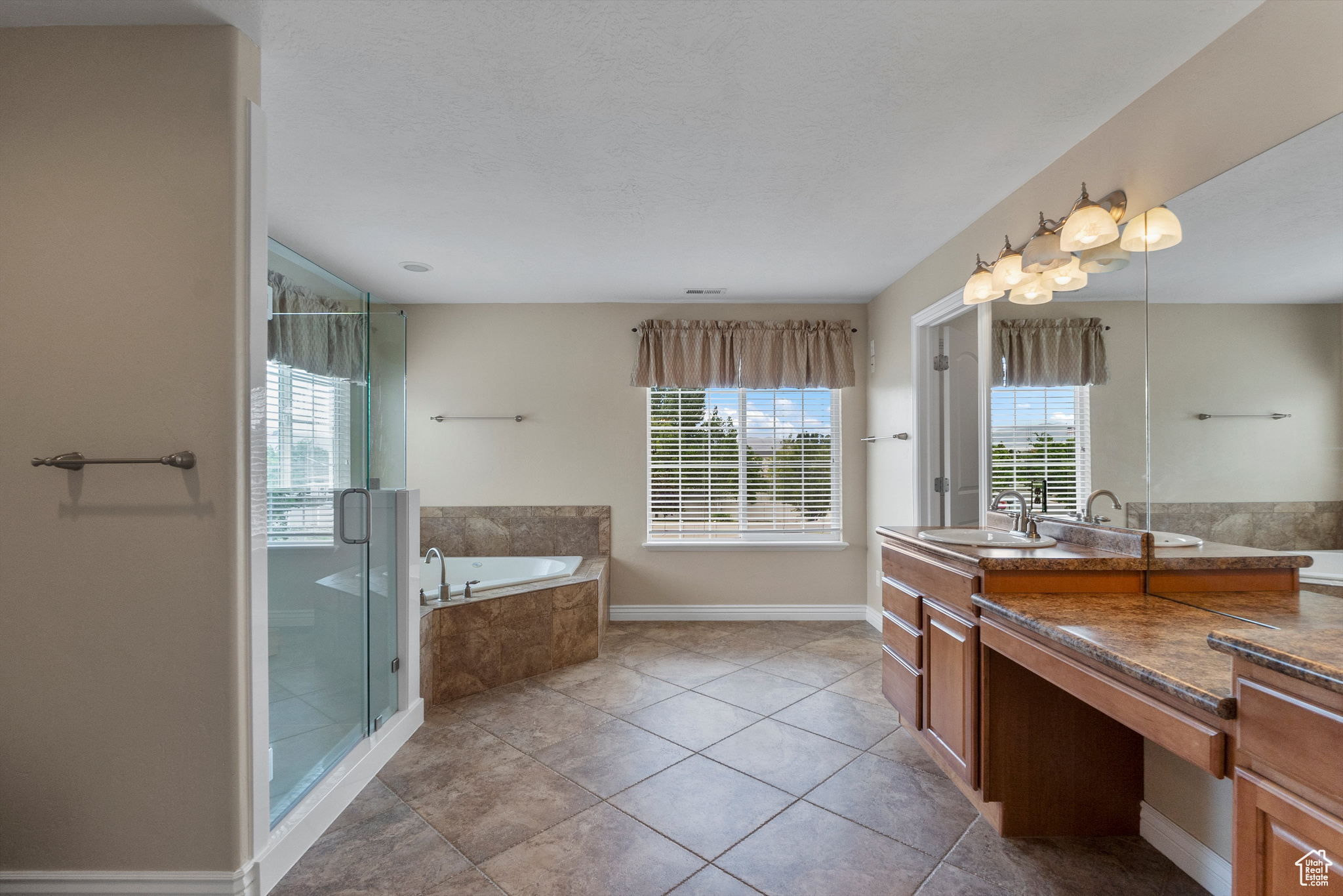 COLONIAL PARK - Residential